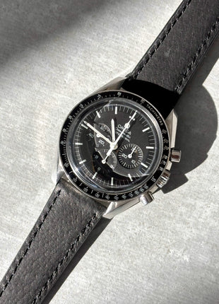 Schweinsleder 9 to 5 – Omega Speedmaster Professional Moonwatch – Lifestyleaufnahme