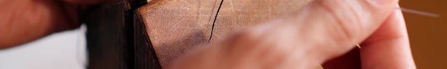 Handgenähte Sattlernaht an einem Leder-Uhrenarmband