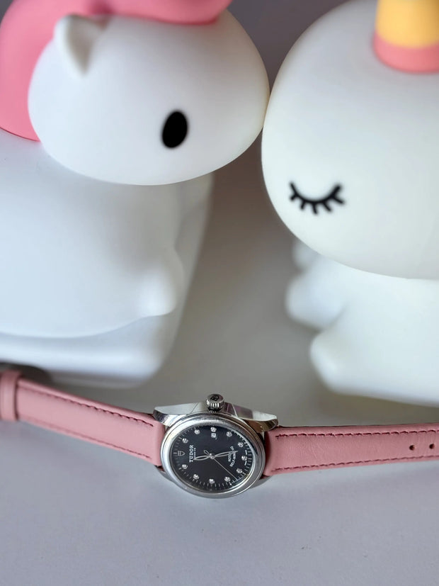 Kalbsleder Classic Von Praunheim an Tudor Glamour Date – Lifestyleaufnahme 2