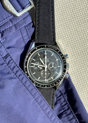 Textilband „Good life“ 9 to 5 – Omega Speedmaster Professional Moonwatch – Lifestyleaufnahme