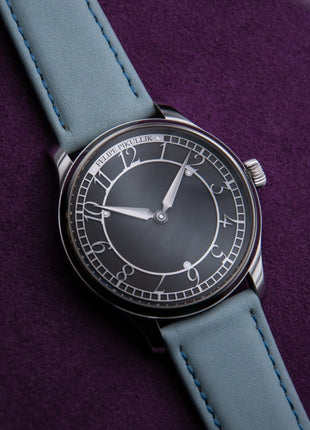 Kalbsleder Classic Fresh an Felipe Pikullik Piece Unique – Lifestyleaufnahme