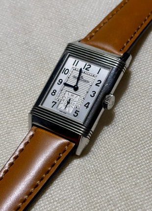 Cordovan Hey Honey an Jaeger-LeCoultre Reverso – Lifestyleaufnahme
